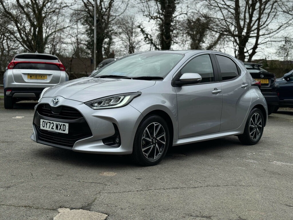 Toyota Yaris 1.5L Vvt-h Design Cvt OY72WXD Silver #3