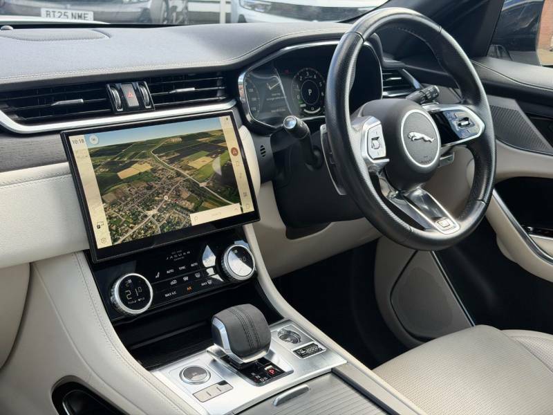 Jaguar F-Pace 2.0 P400e R-dynamic Black Awd - 2023 72 FX72UJP White #5