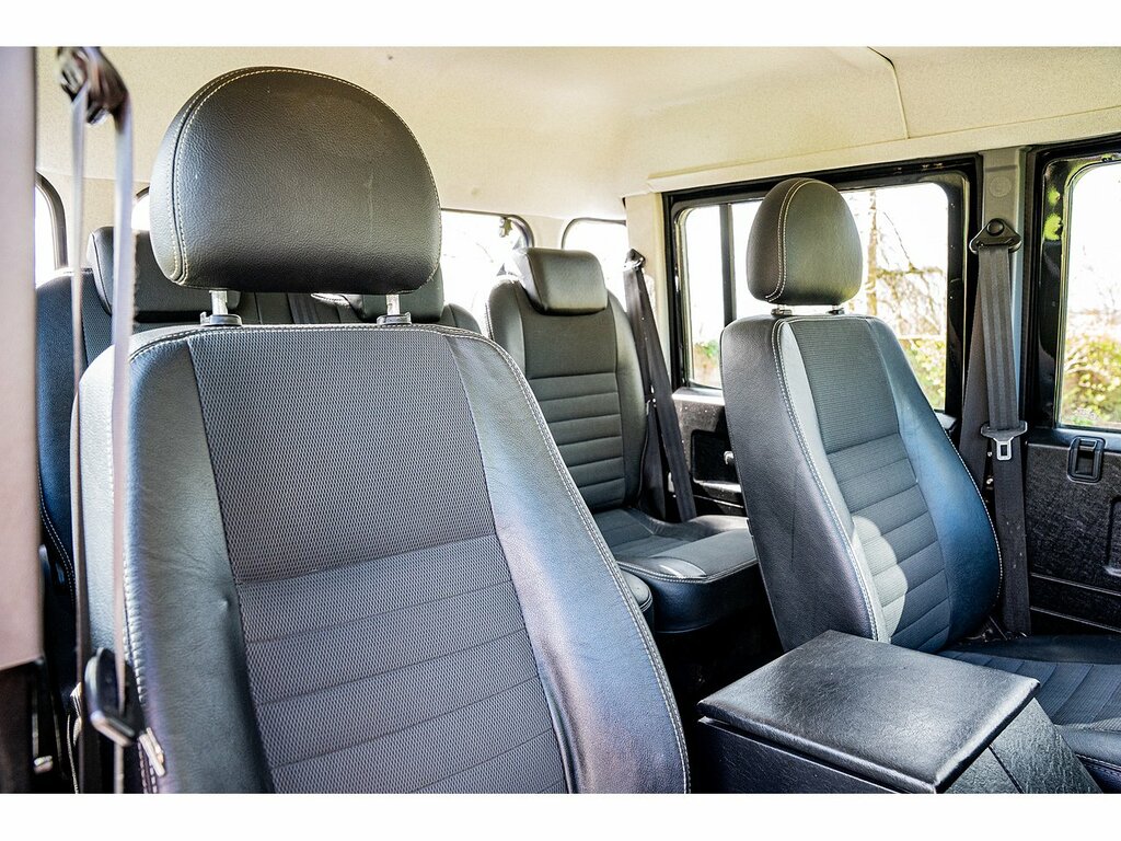 Land Rover Defender 110 Tdci Xs Black #6