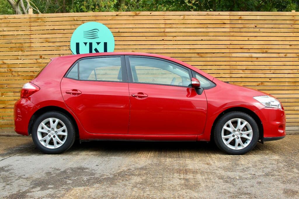 Toyota Auris 1.3 Dual Vvt-i Colour Collection Red #5