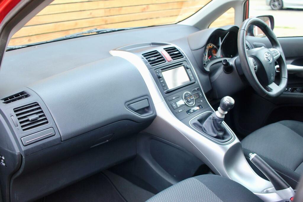 Toyota Auris 1.3 Dual Vvt-i Colour Collection Red #3