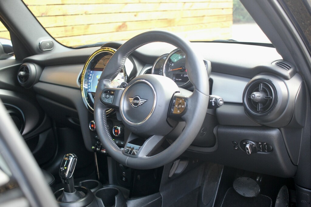 Mini Hatch 2.0 5-Door Hatch Cooper S Exclusive LG72UXS Black #3