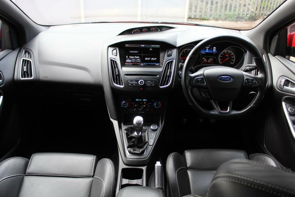 Ford Focus Hatchback SL15OJY Red #3