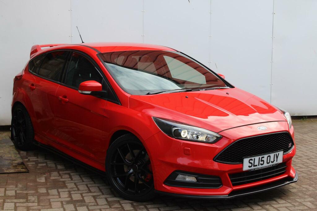 Ford Focus Hatchback SL15OJY Red #5