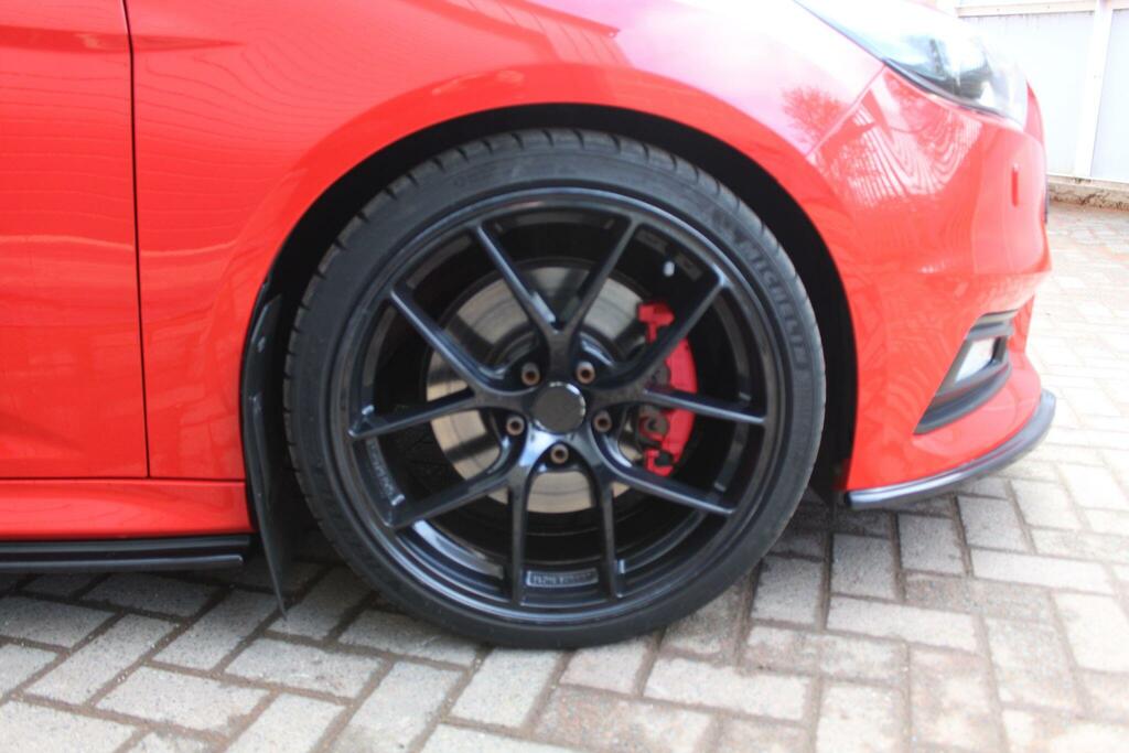 Ford Focus Hatchback SL15OJY Red #2