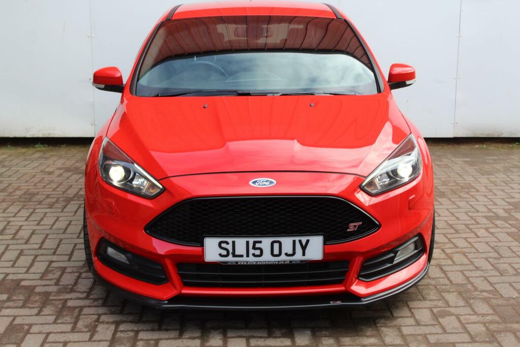 Ford Focus Hatchback SL15OJY Red #6