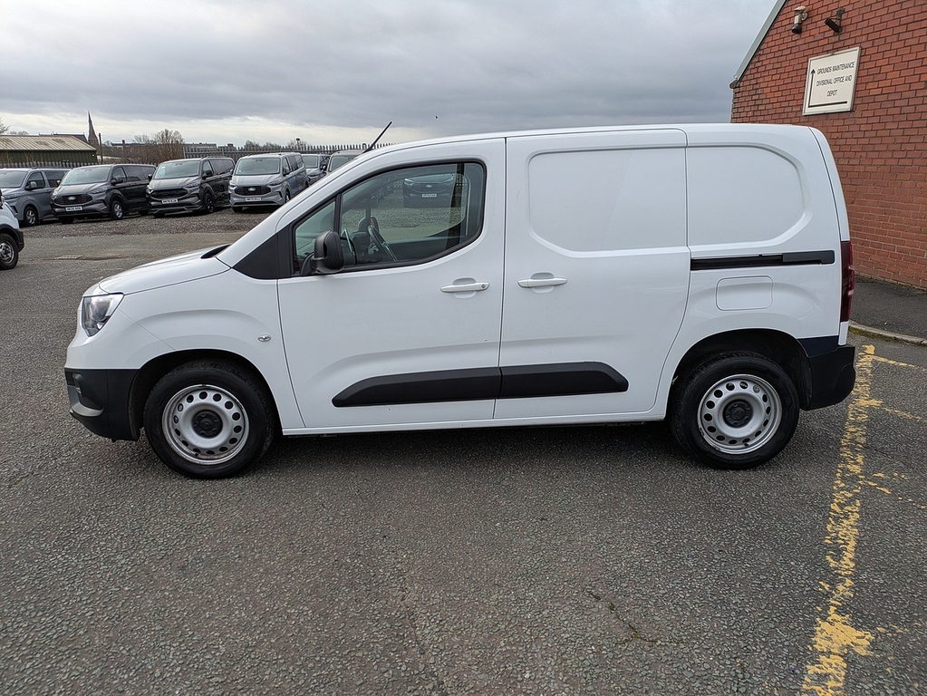 Vauxhall Combo Turbo D 2300 Dynamic FE22PXP White #4