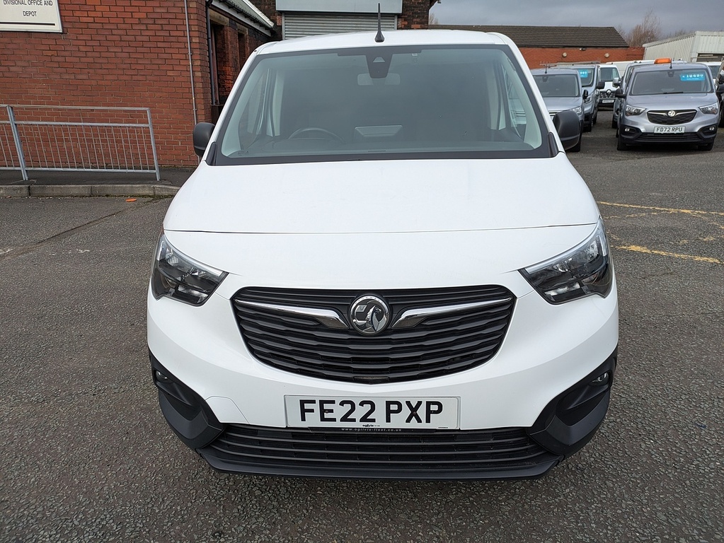 Vauxhall Combo Turbo D 2300 Dynamic FE22PXP White #2