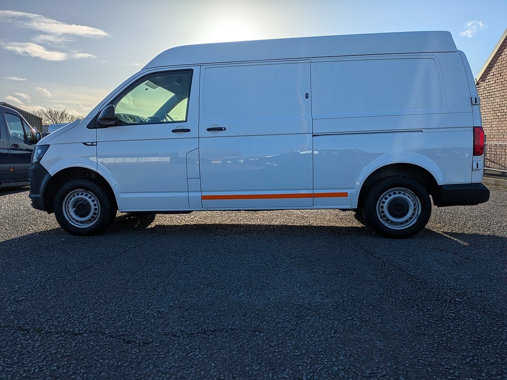 Volkswagen Transporter Tdi T32 Bluemotion Tech Startline BK18ZBO White #3