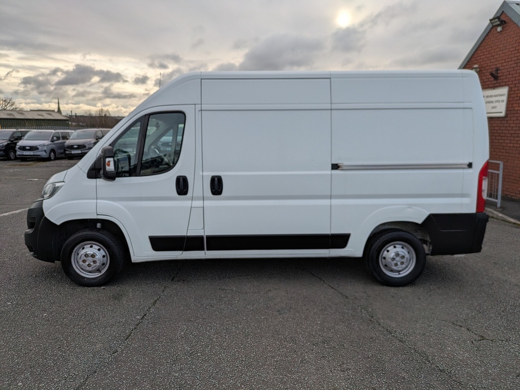 Citroen Relay Bluehdi 35 Enterprise CA70RUJ White #4