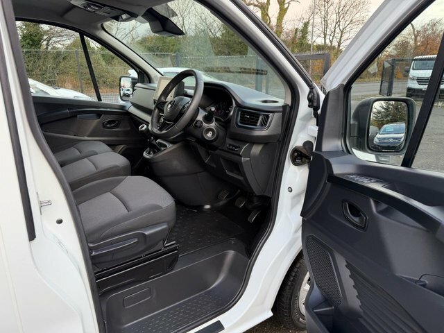 Renault Trafic Dci Blue Ll30 Business CF22PYW White #3