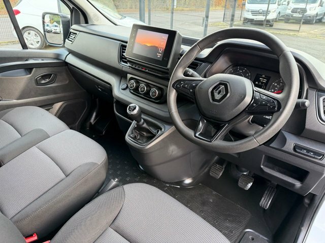 Renault Trafic Dci Blue Ll30 Business CF22PYW White #4