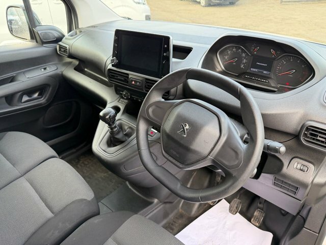 Peugeot Partner Bluehdi 1000 Professional Premium LR22OAO White #4