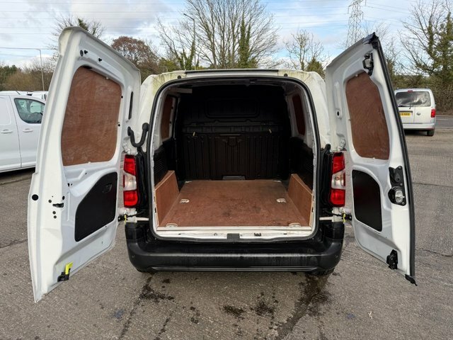 Peugeot Partner Bluehdi 1000 Professional Premium LR22OAO White #5
