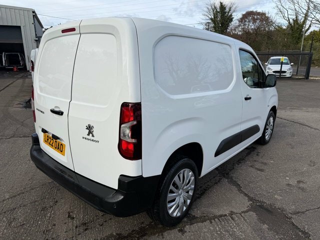 Peugeot Partner Bluehdi 1000 Professional Premium LR22OAO White #2