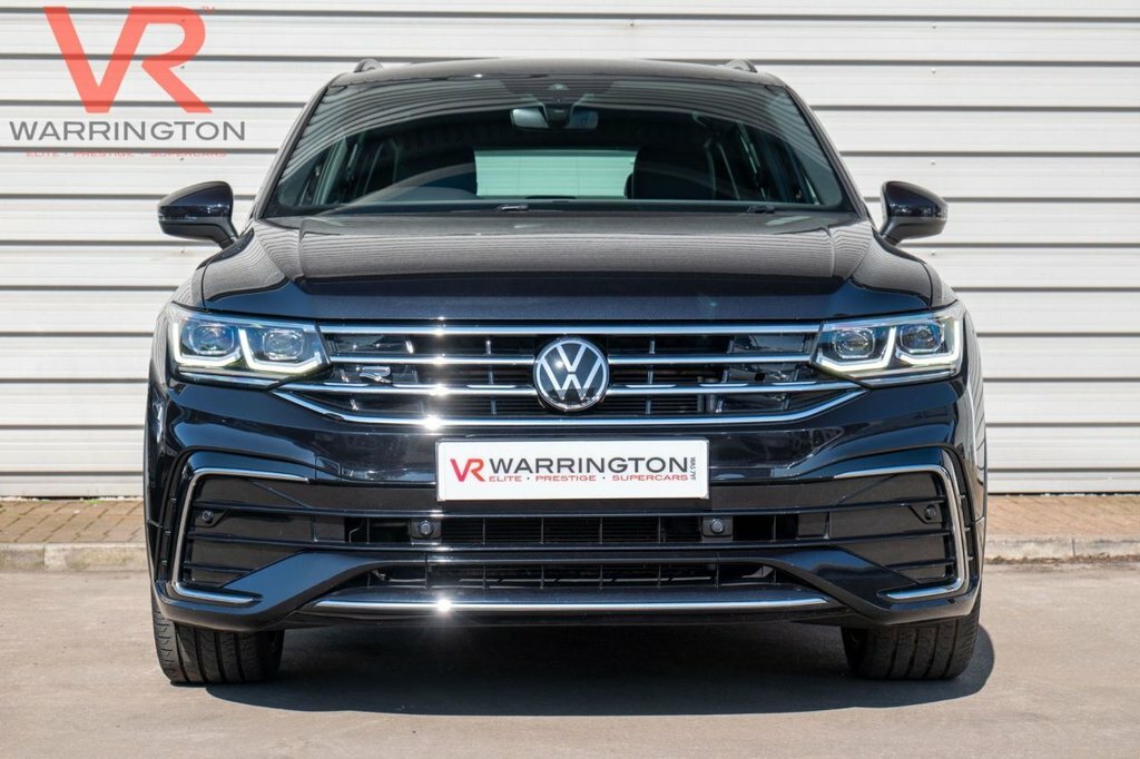 Volkswagen Tiguan 2L R-line VU72JYW Black #4