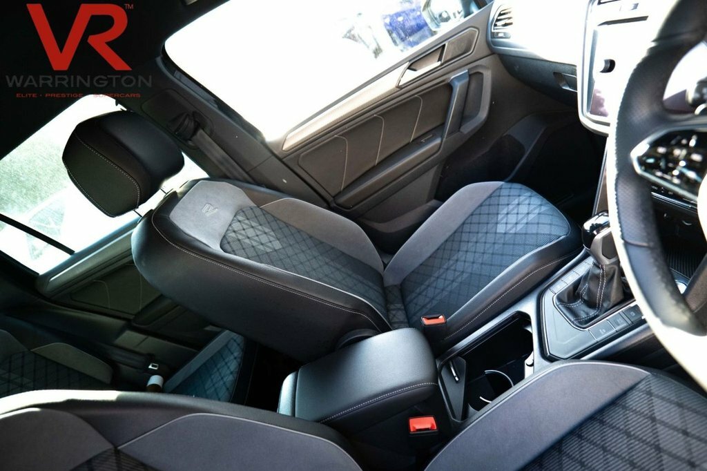Volkswagen Tiguan 2L R-line VU72JYW Black #3