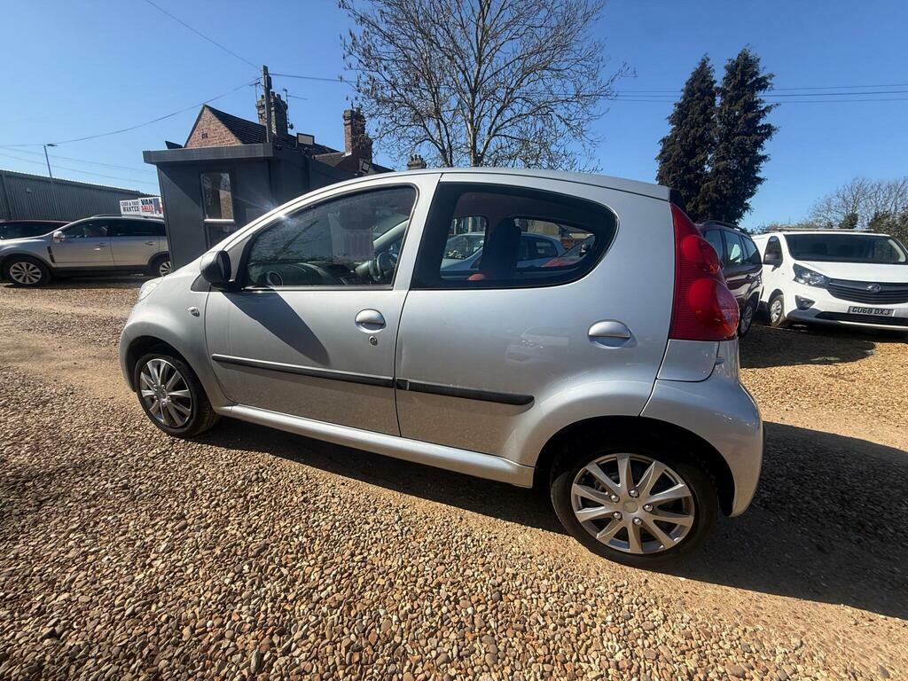Peugeot 107 1.0 12V Urban Move Euro 4 Silver #4