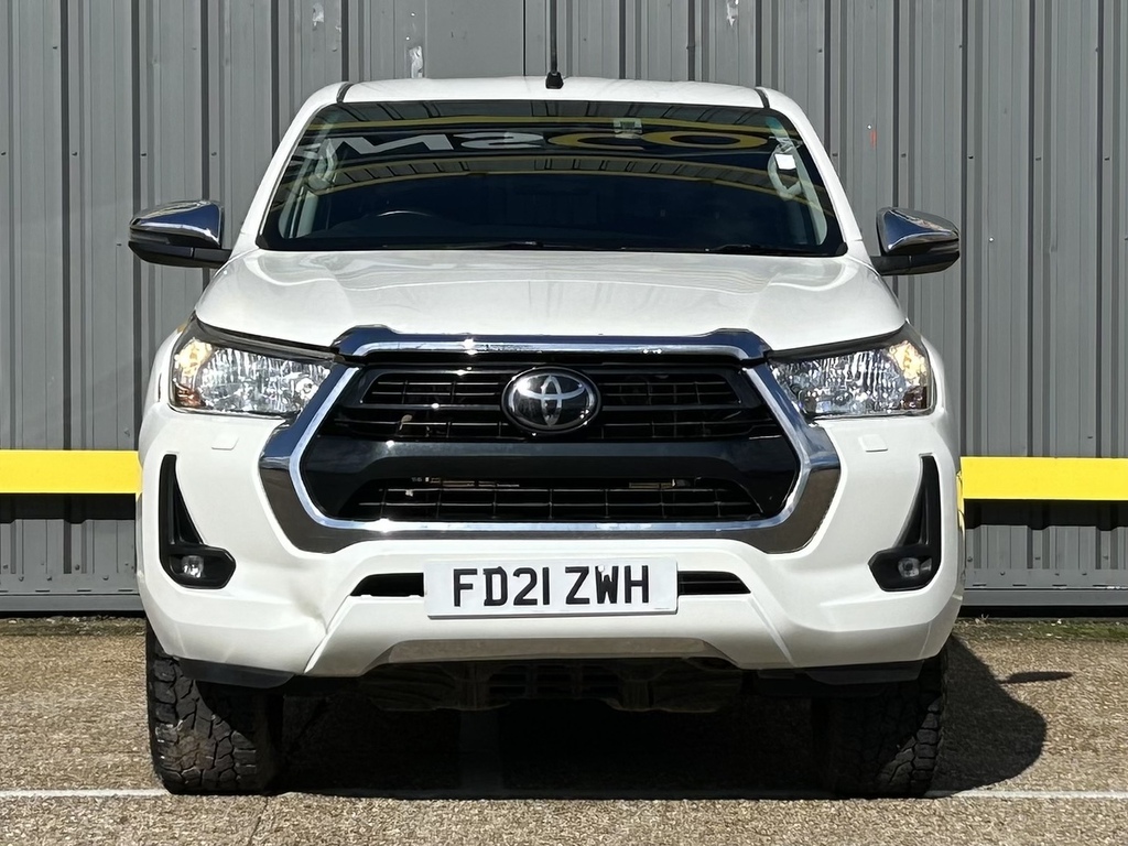 Toyota HILUX 2.4 D-4d Icon Pickup Double Cab FD21ZWH White #2