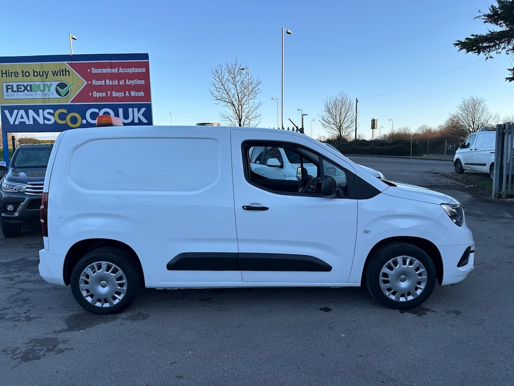 Vauxhall Combo 1.5 Turbo D 2000 Sportive Panel Van Man DS69GJV White #5