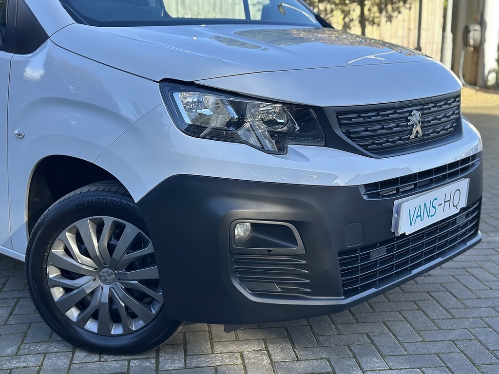 Peugeot Partner Mpv MJ72YBG White #2