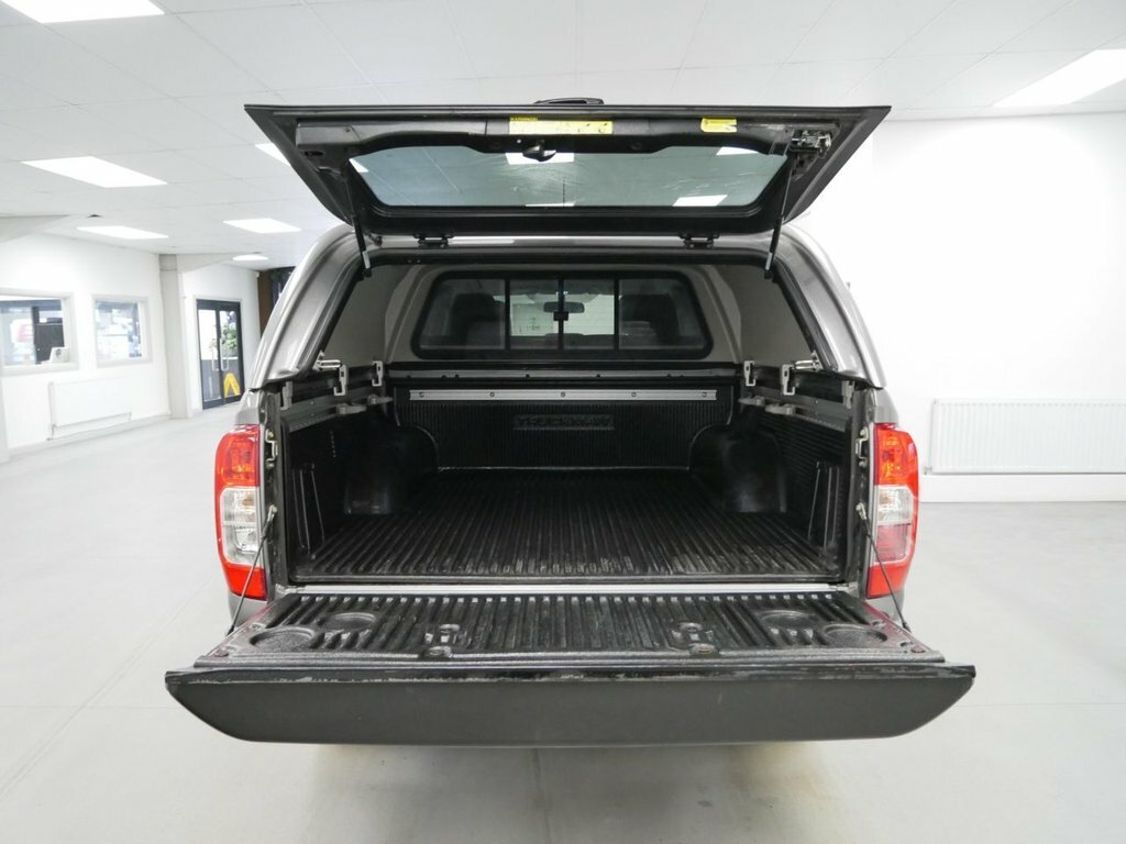 Nissan Navara 2.3L Dci Tekna Pickup Double Cab 4 SL21EXM Grey #2