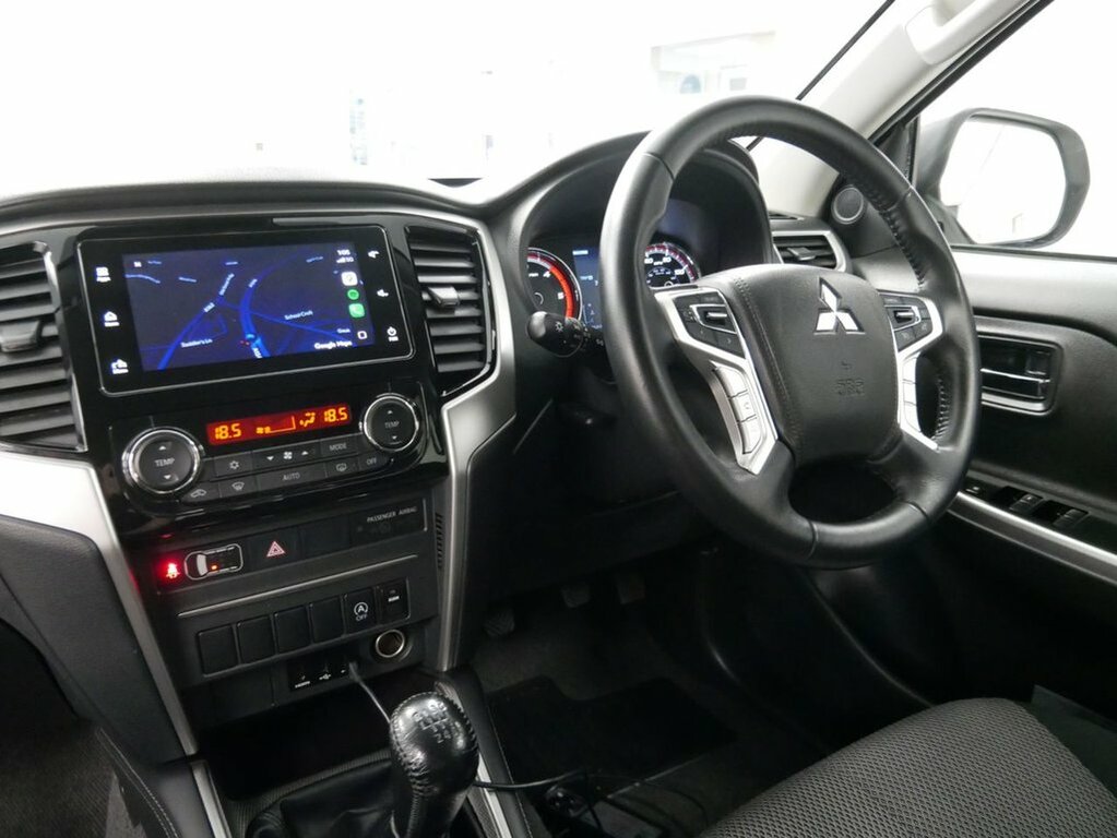 Mitsubishi L200 2.3L 2.2 Di-d Dc Warrior Pickup Double Cab Die White #3