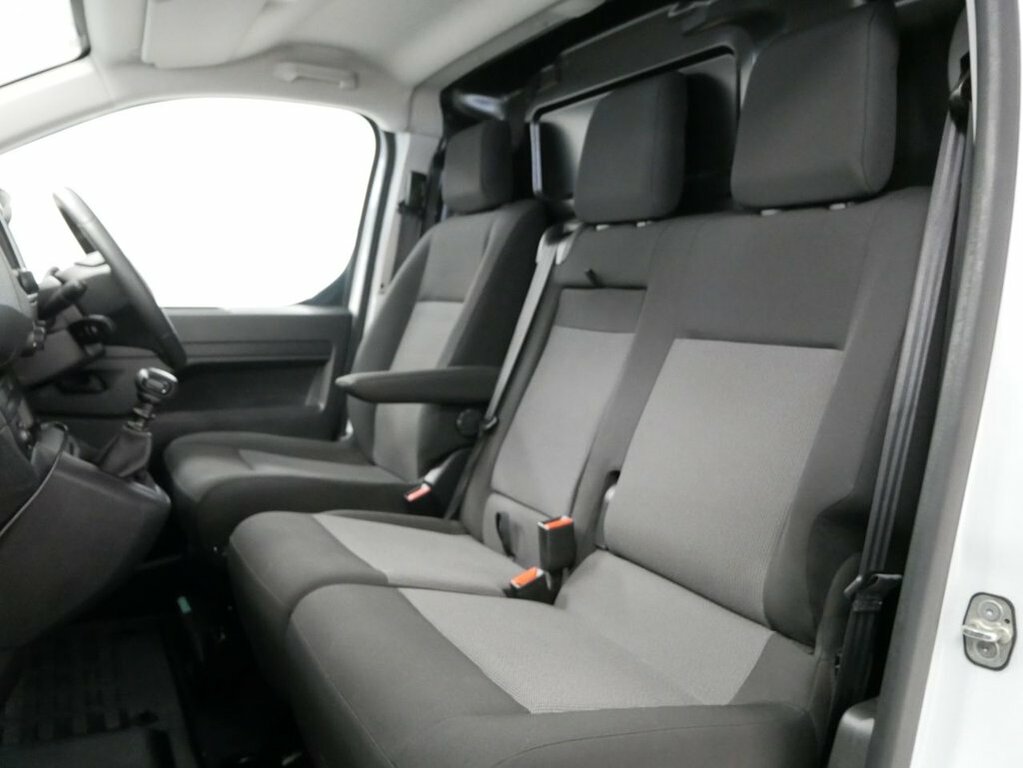 Vauxhall Vivaro 1.5L Turbo D 2900 Pro Panel Van 6Dr DY23XZB White #3