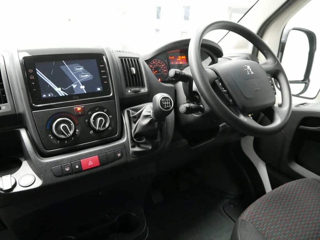Peugeot Boxer 2.2L Bluehdi 335 Professional Premium Panel Van White #4