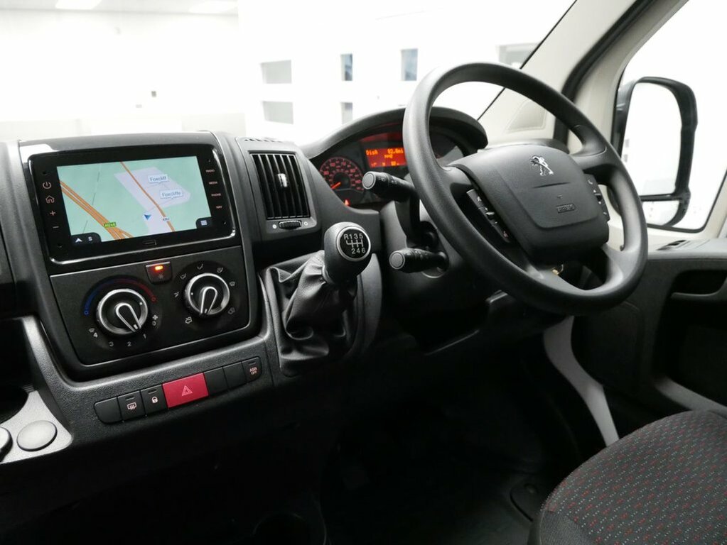 Peugeot Boxer 2.2L Bluehdi 335 Professional Premium Panel Van White #2