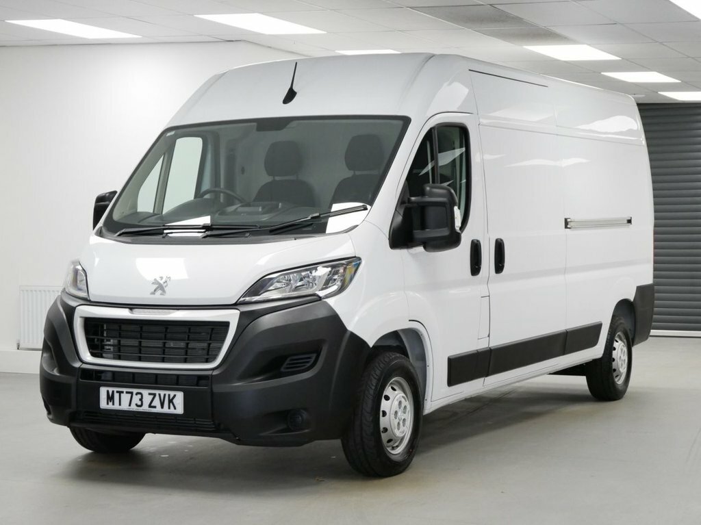 Peugeot Boxer 2.2L Bluehdi 335 Professional Premium Panel Van White