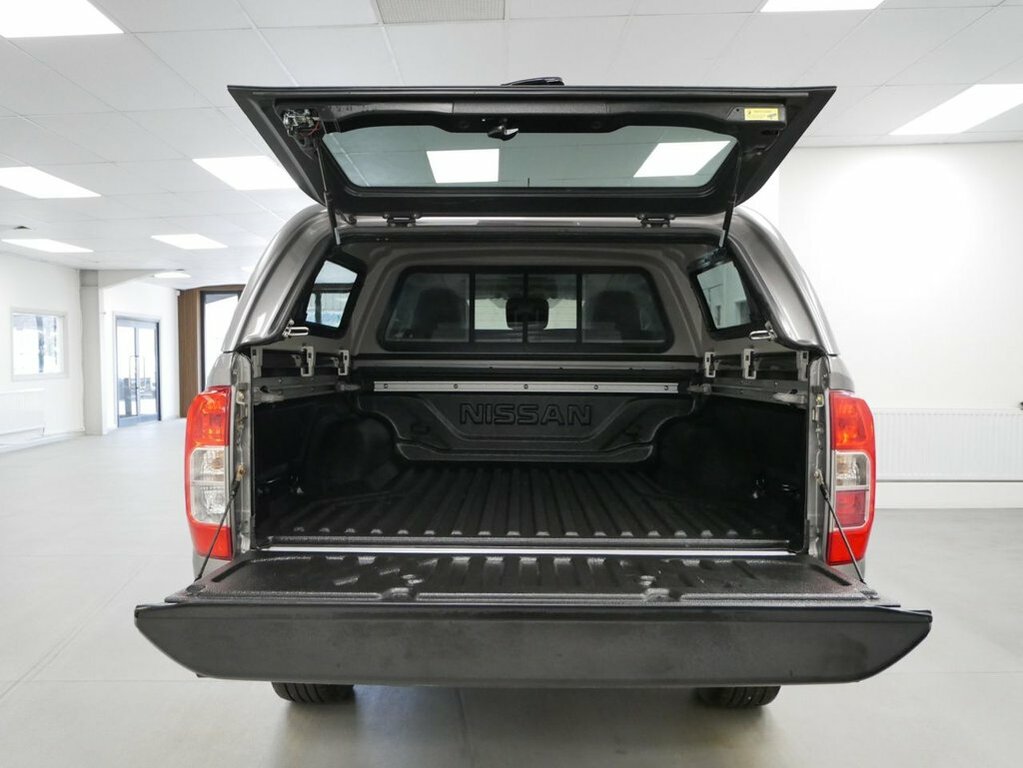 Nissan Navara 2.3L Dci N-guard Pickup Double Cab DN71WVW Grey #2