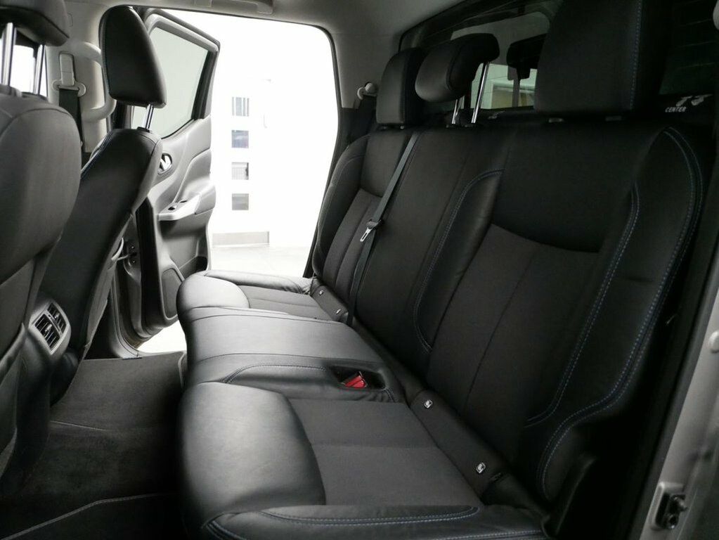 Nissan Navara 2.3L Dci N-guard Pickup Double Cab DN71WVW Grey #5