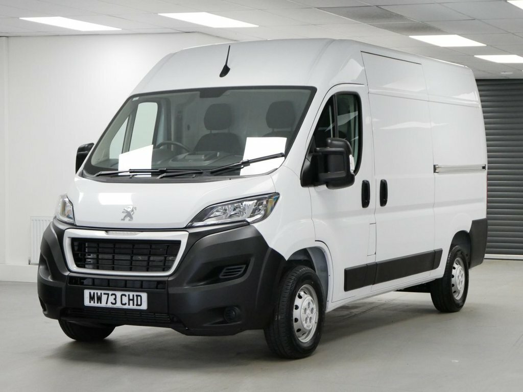 Peugeot Boxer 2.2L Bluehdi 335 Professional Premium Panel Van White