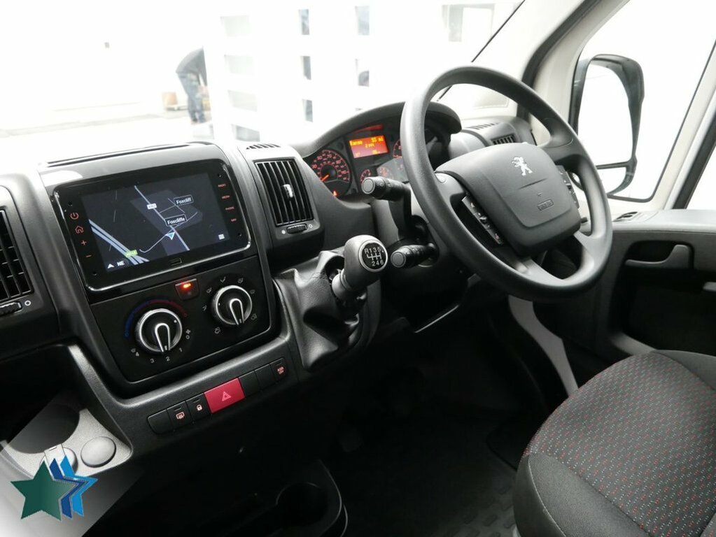 Peugeot Boxer 2.2L Bluehdi 335 Professional Premium Panel Van White #3