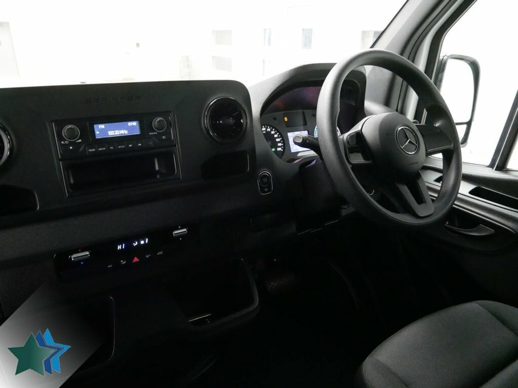 Mercedes-Benz eSprinter Mpv White #3