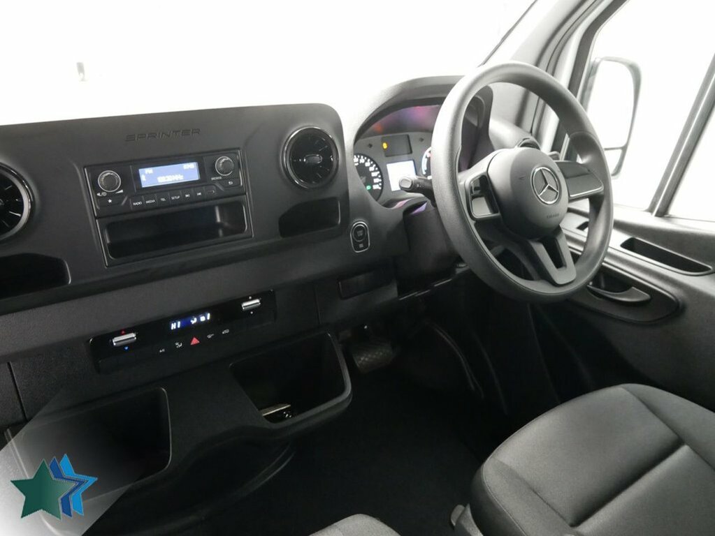 Mercedes-Benz eSprinter Mpv White #5