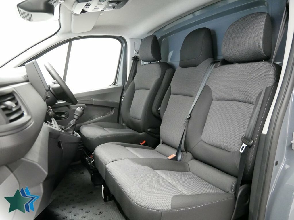 Renault Trafic Mpv RTLAUG2 Grey #3