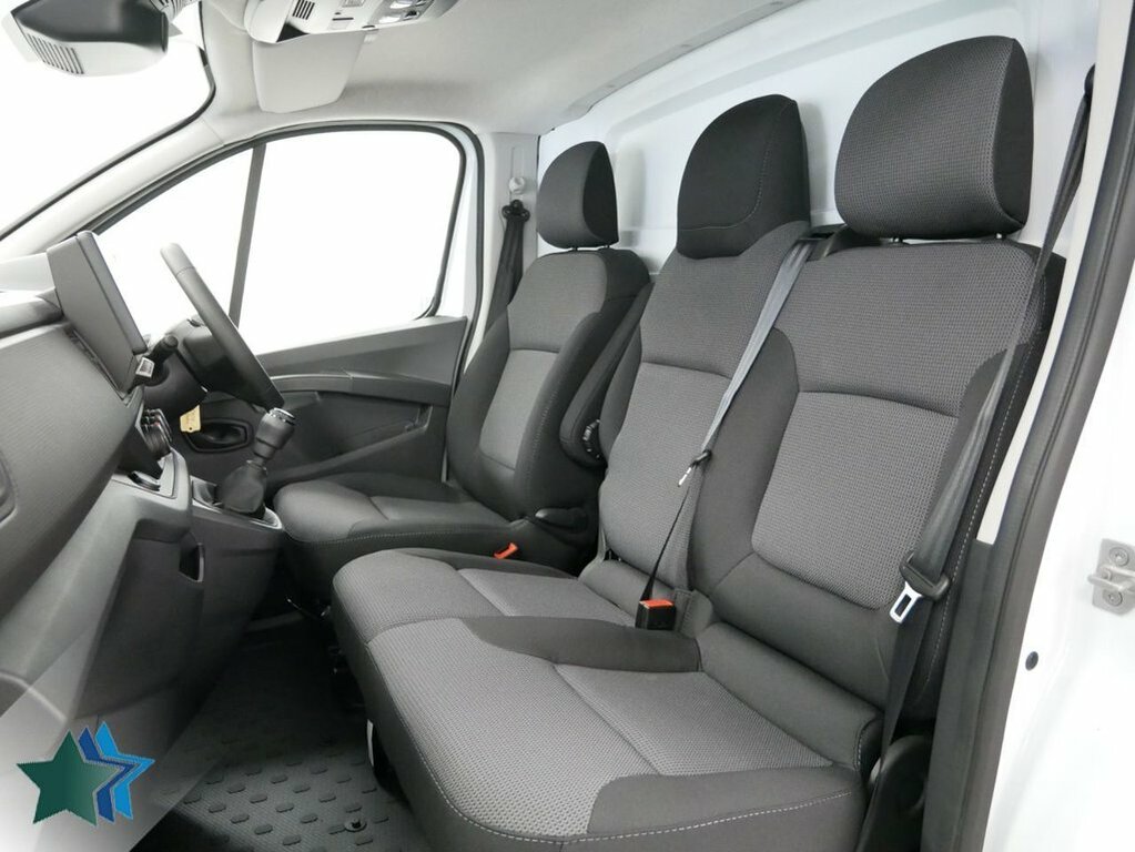 Renault Trafic Mpv RTLAGW2 White #3