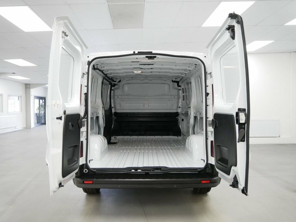Renault Trafic Mpv RTLAGW2 White #5