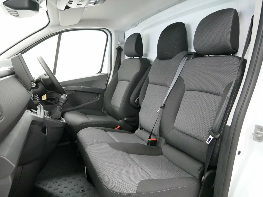 Renault Trafic Mpv RTLAGW1 White #3