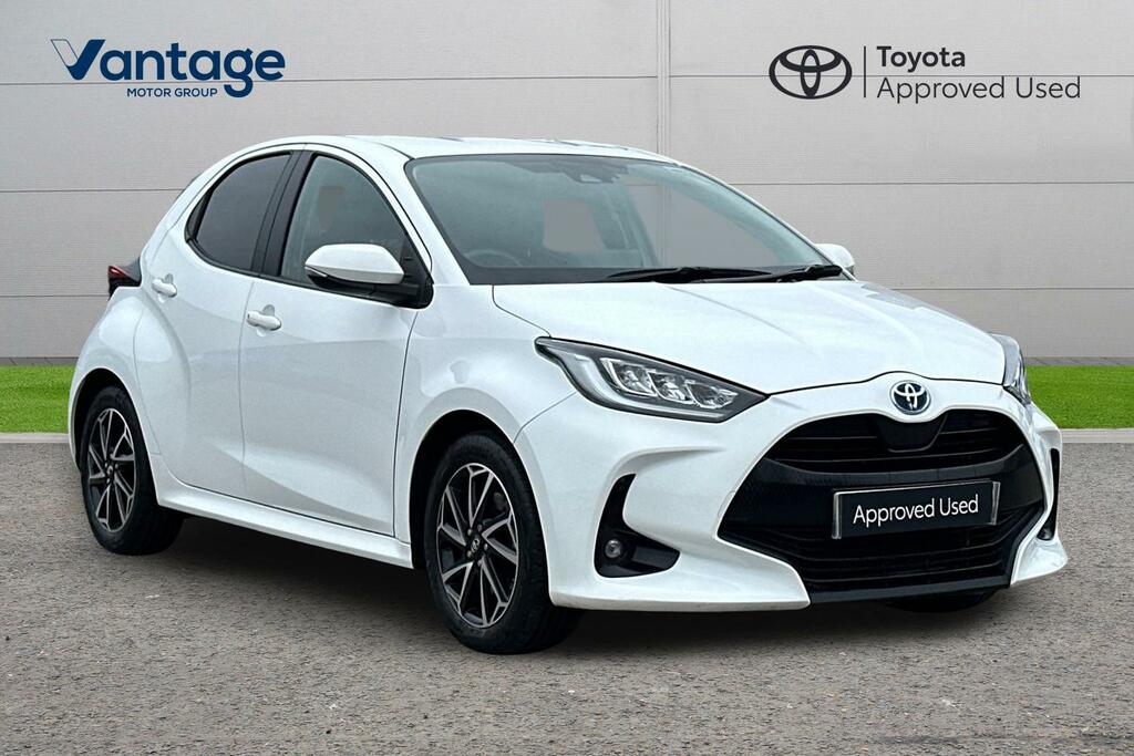 Toyota Yaris 1.5 Vvt-h Design E-cvt Euro 6 Ss YF73HUZ White