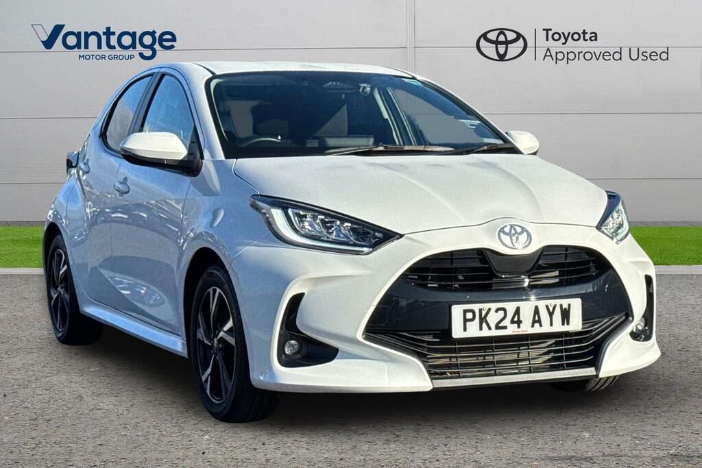 Toyota Yaris 1.5 Vvt-h Design E-cvt Euro 6 Ss White