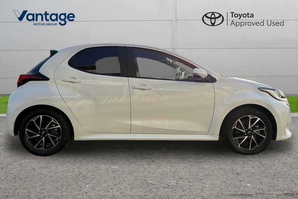 Toyota Yaris 1.5 Vvt-h Design Hatchback Hybrid E-cvt YW23OPH White #2