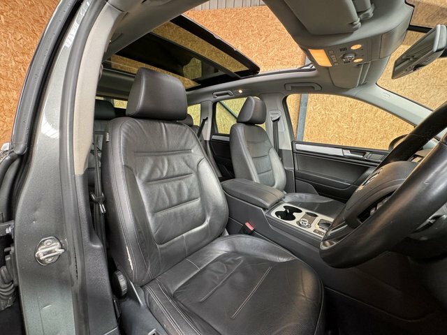 Volkswagen Touareg 3.0 V6 R-line Tdi Bluemotion Technology 242 Bhp VK63JXY Grey #4
