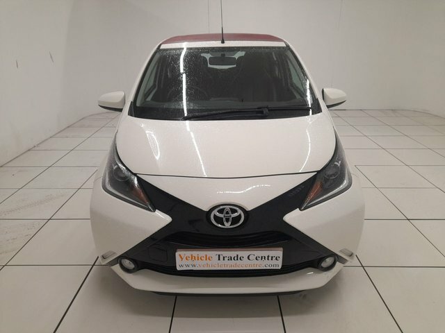 Toyota Aygo 1.0 Vvt-i X-claim Funroof Euro 6 PK67ETR White #3