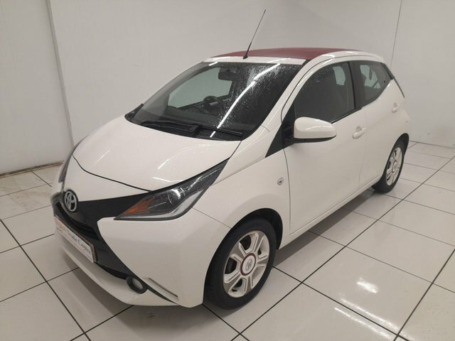 Toyota Aygo 1.0 Vvt-i X-claim Funroof Euro 6 PK67ETR White #4