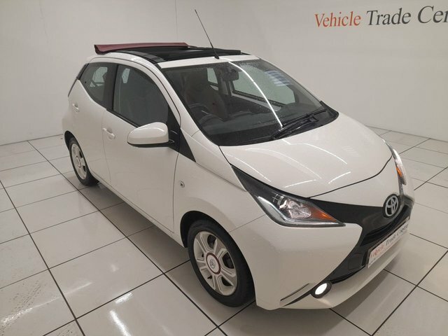 Toyota Aygo 1.0 Vvt-i X-claim Funroof Euro 6 PK67ETR White #2