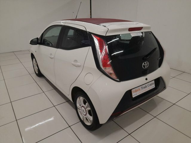 Toyota Aygo 1.0 Vvt-i X-claim Funroof Euro 6 PK67ETR White #5