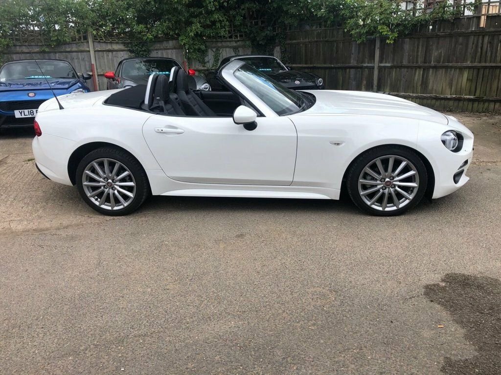 Fiat 124 Spider Convertible SP18YSV White #4